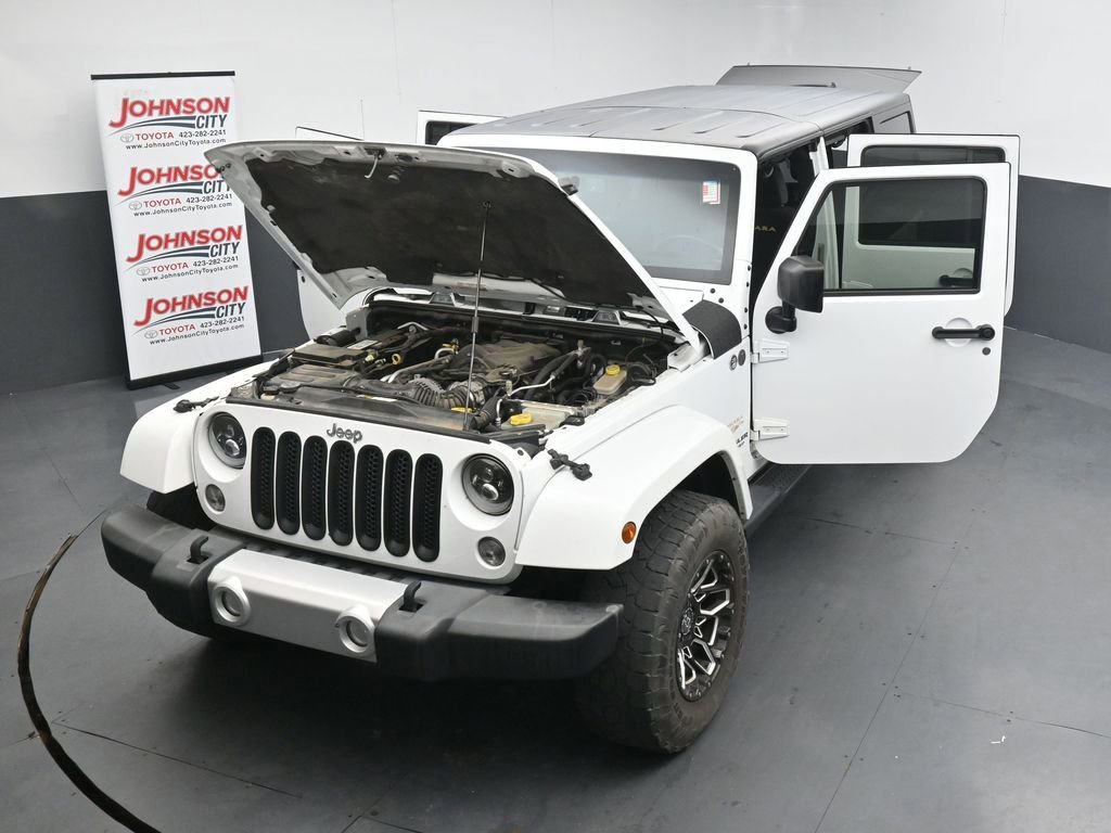 Used 2015 Jeep Wrangler Unlimited Sahara w/ Connectivity Group AWD/4WD image 26