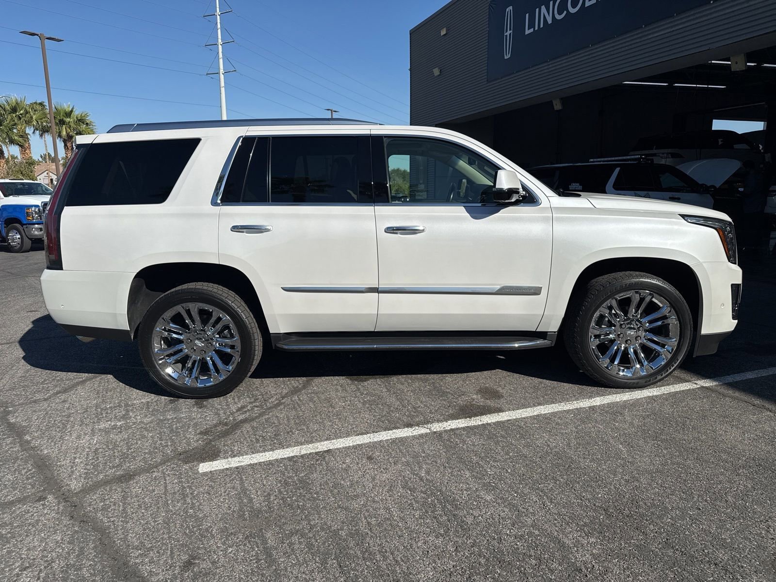 Used 2019 Cadillac Escalade Luxury w/ LPO, Radiant Package image 4