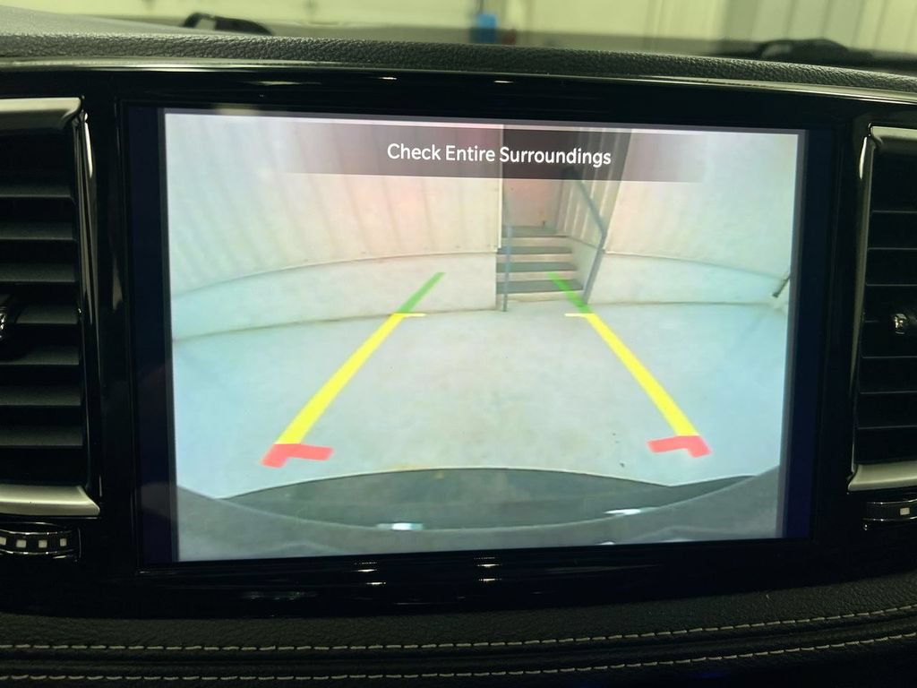 Used 2025 Chrysler Pacifica Limited FWD image 16