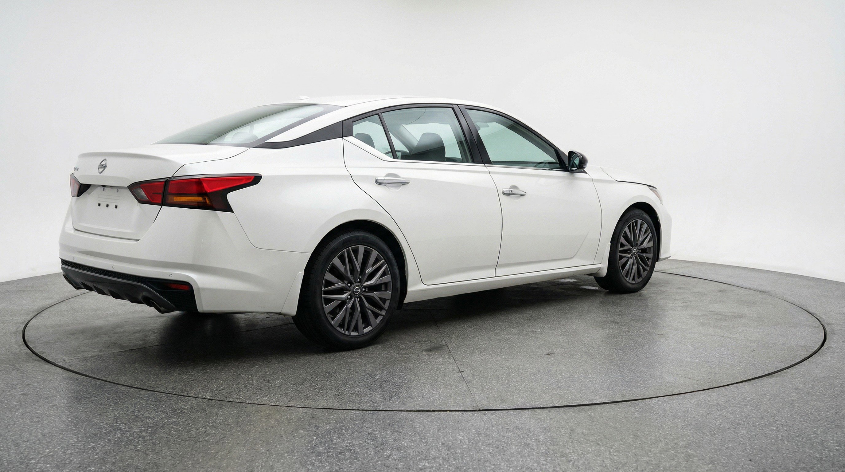 Used 2025 Nissan Altima 2.5 SV image 9