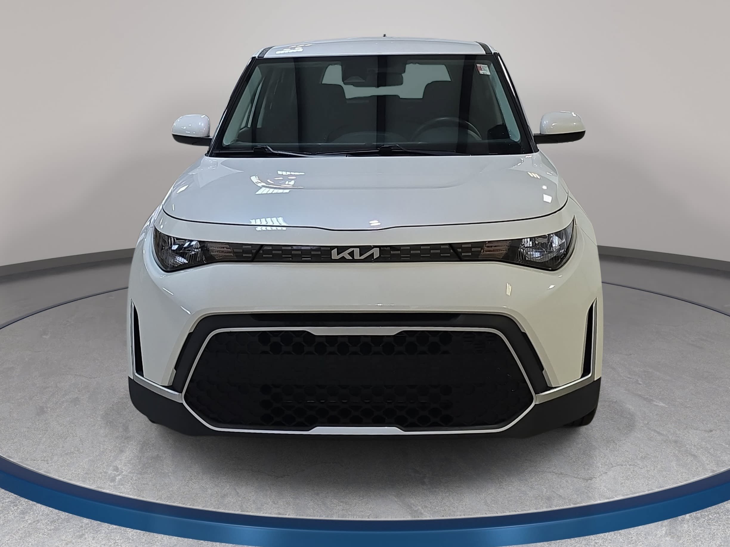 Used 2023 Kia Soul LX w/ LX Technology Package FWD image 3