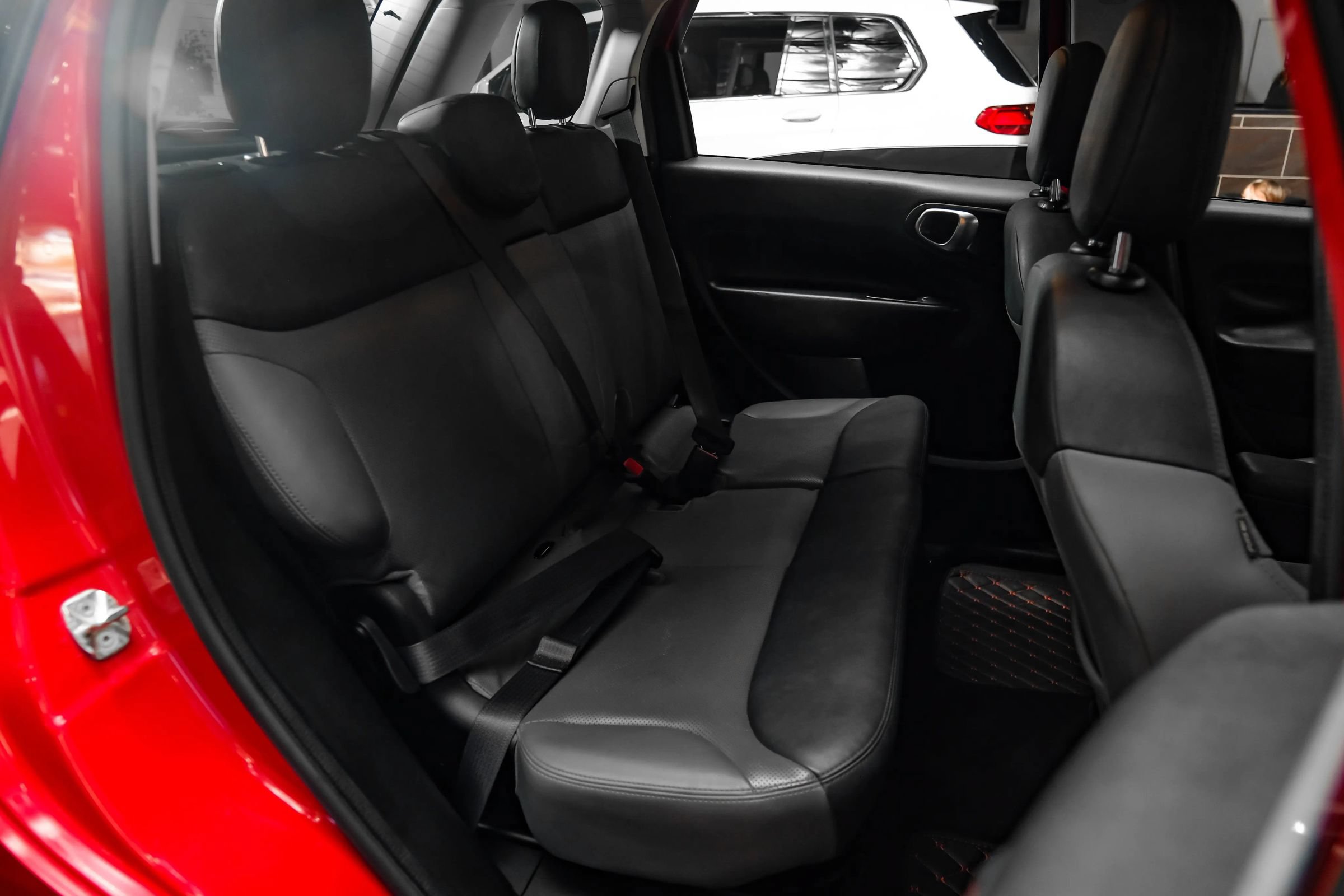 Used 2017 FIAT 500L Lounge w/ Dual-Pane Sunroof Package FWD image 33