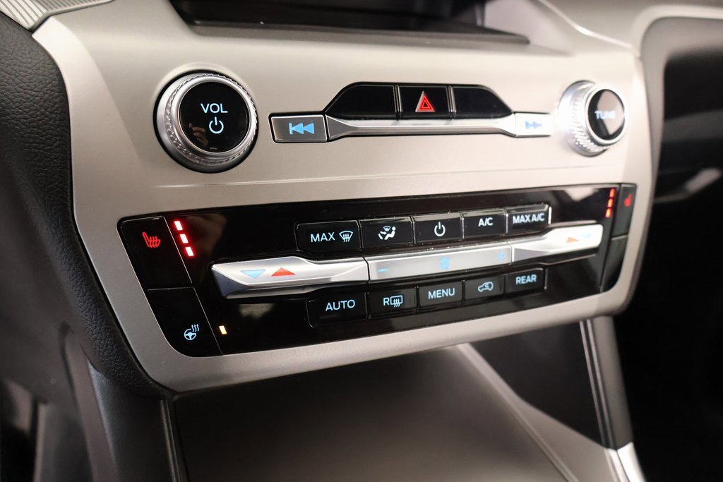 Used 2022 Ford Explorer XLT w/ Equipment Group 202A image 8