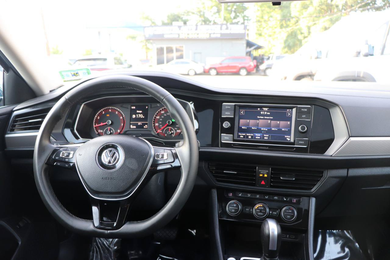 Used 2020 Volkswagen Jetta SE FWD image 17