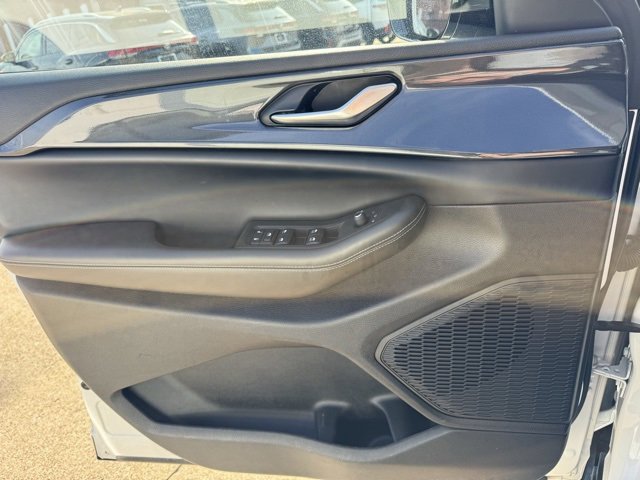 Used 2023 Jeep Grand Cherokee L Altitude image 22