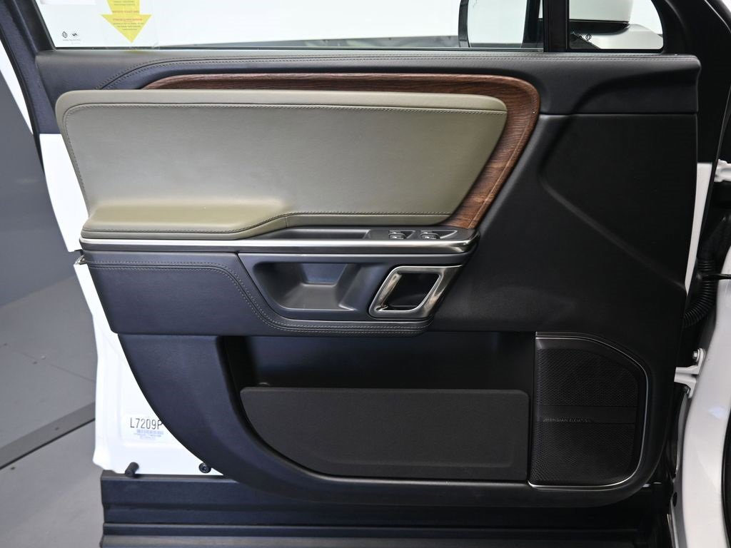 Used 2023 Rivian R1S Launch Edition image 9