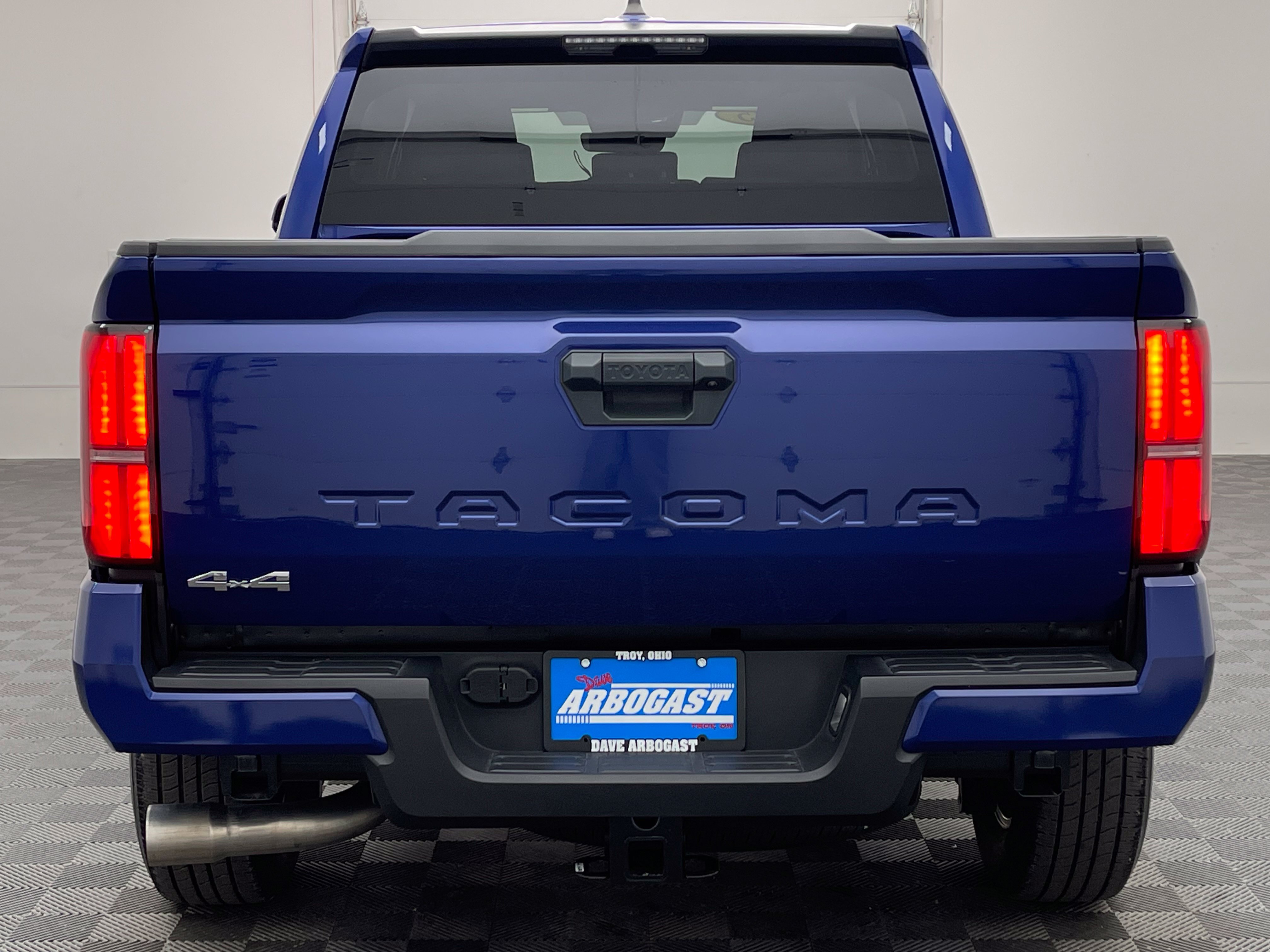 Used 2025 Toyota Tacoma SR5 AWD/4WD image 7