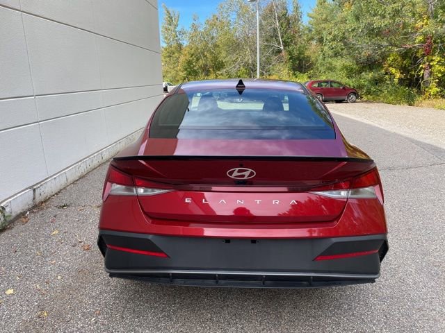 Used 2025 Hyundai Elantra Sport image 9