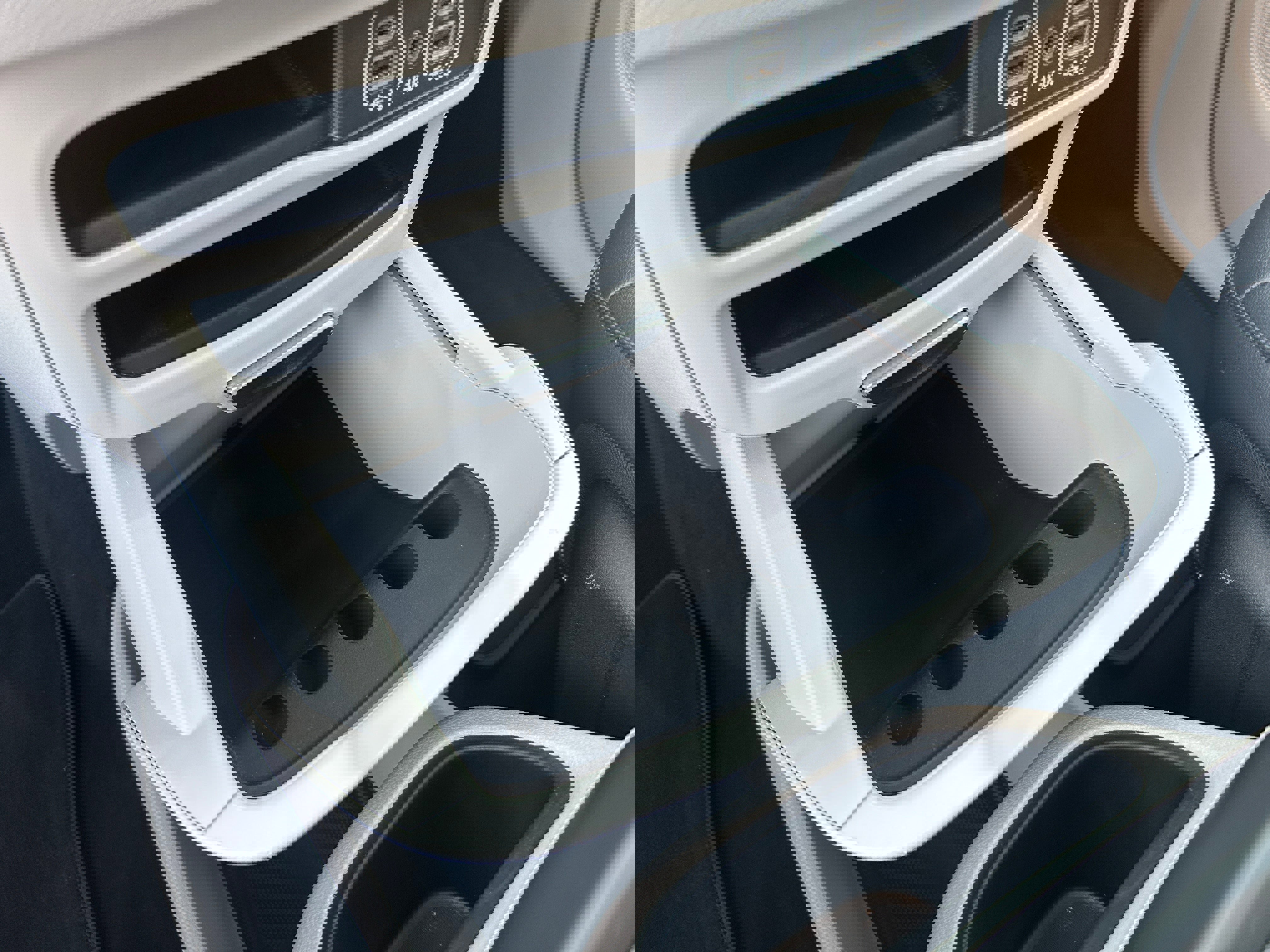 Used 2024 Chrysler Pacifica Touring-L image 23