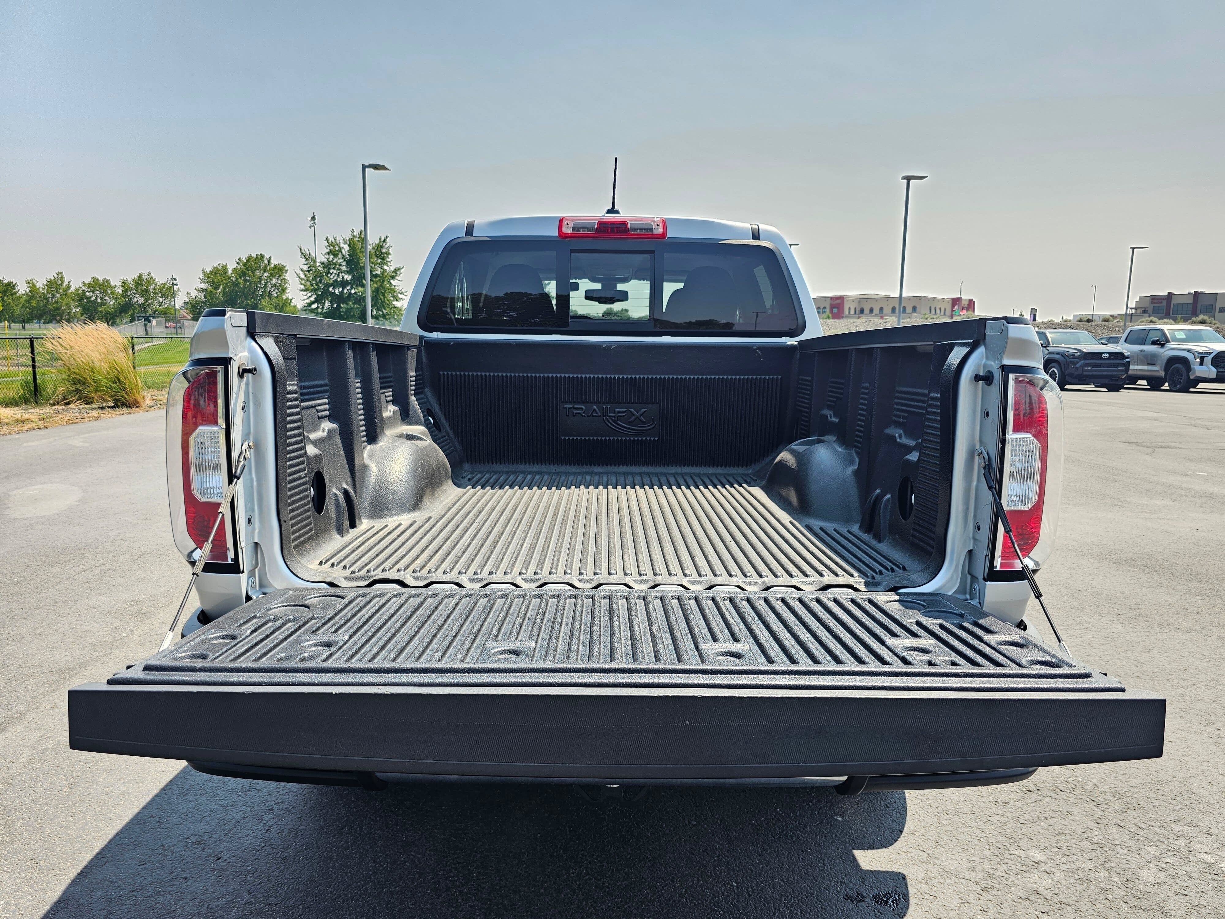 Used 2016 GMC Canyon SLE w/ SLE Convenience Package RWD image 14