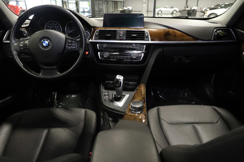 Used 2017 BMW 320i xDrive Sedan AWD/4WD image 22