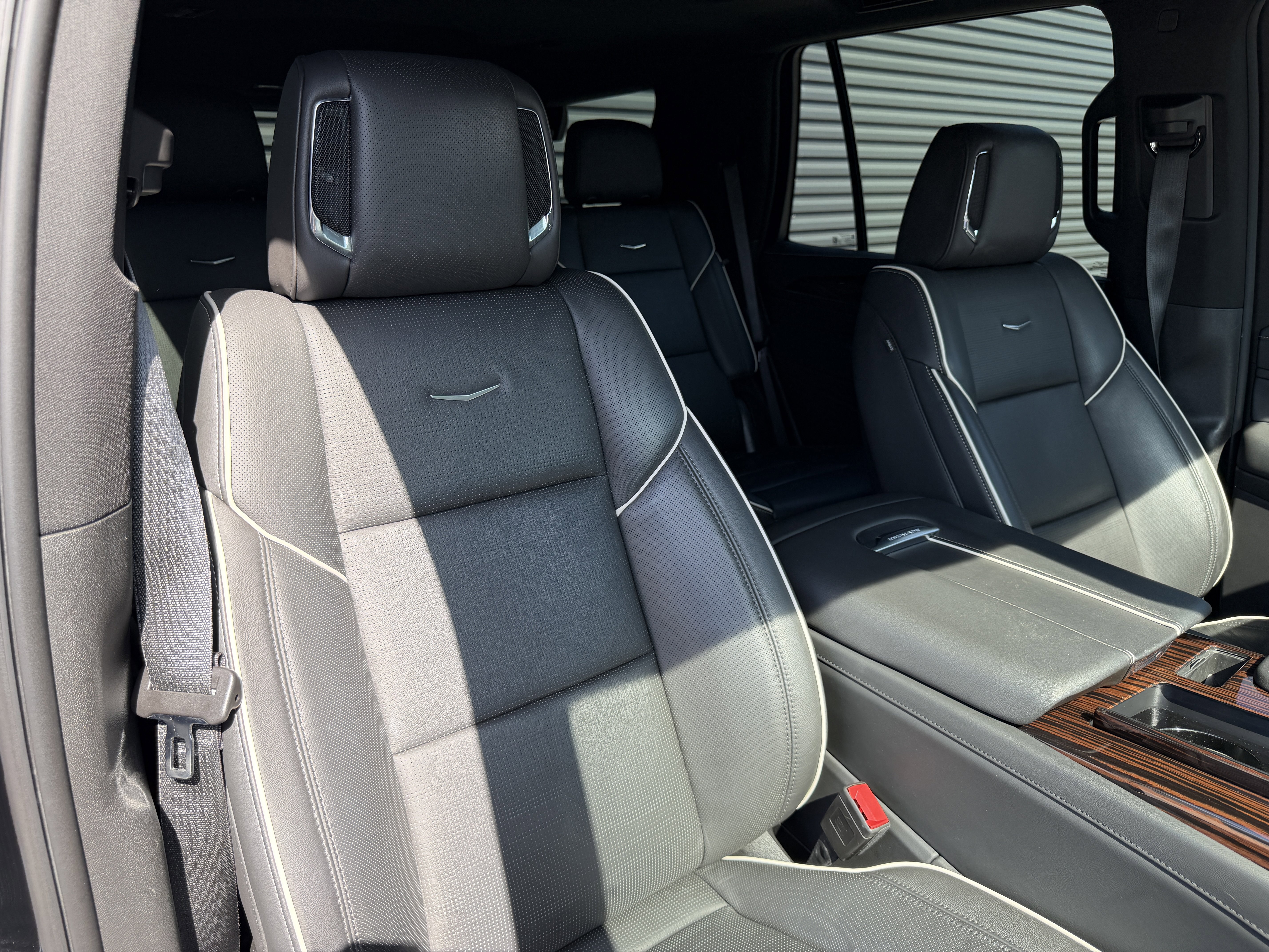 Used 2023 Cadillac Escalade Premium Luxury image 20