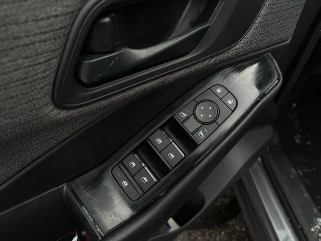 Used 2023 Nissan Rogue S image 11