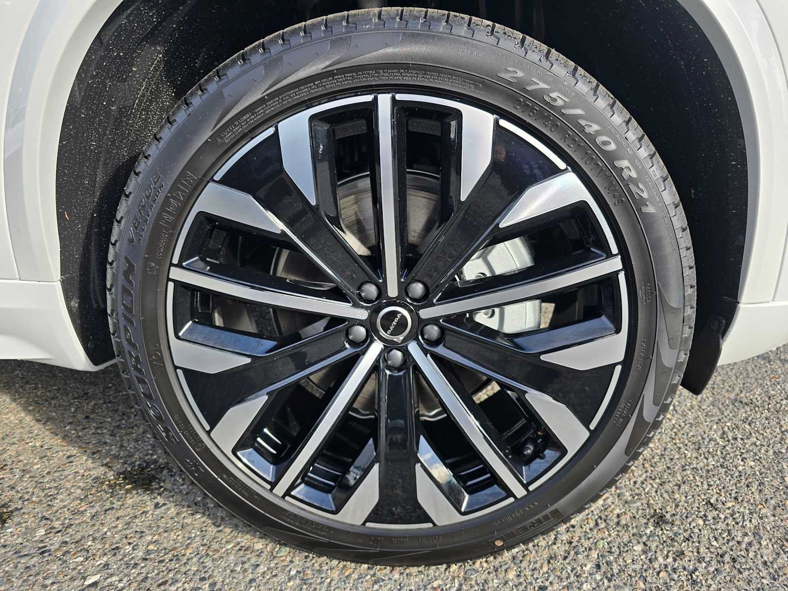 New 2026 Volvo XC90 B6 Plus w/ Protection Package Premier AWD/4WD image 17