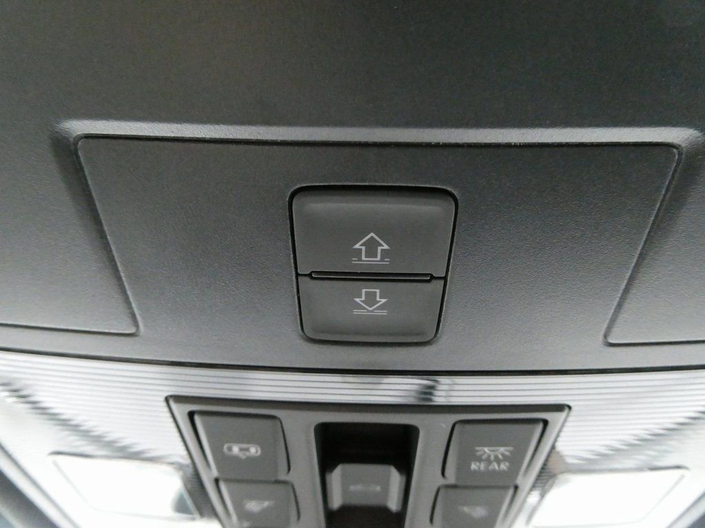 Used 2024 Volkswagen Tiguan SE R-Line image 30