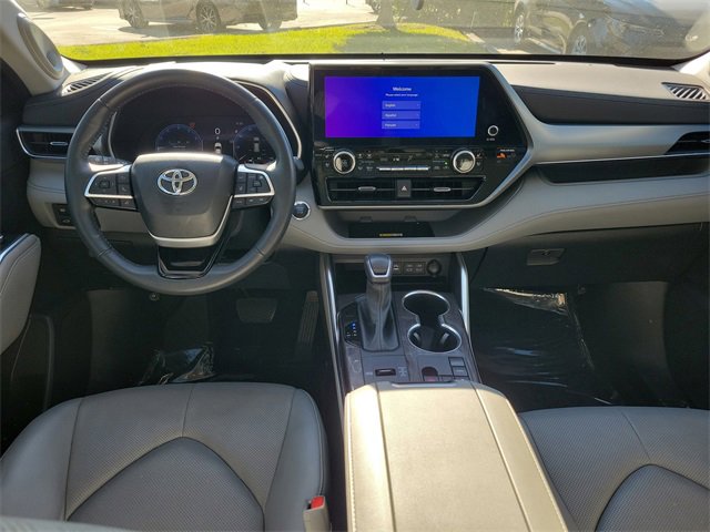 Used 2023 Toyota Highlander Platinum image 7