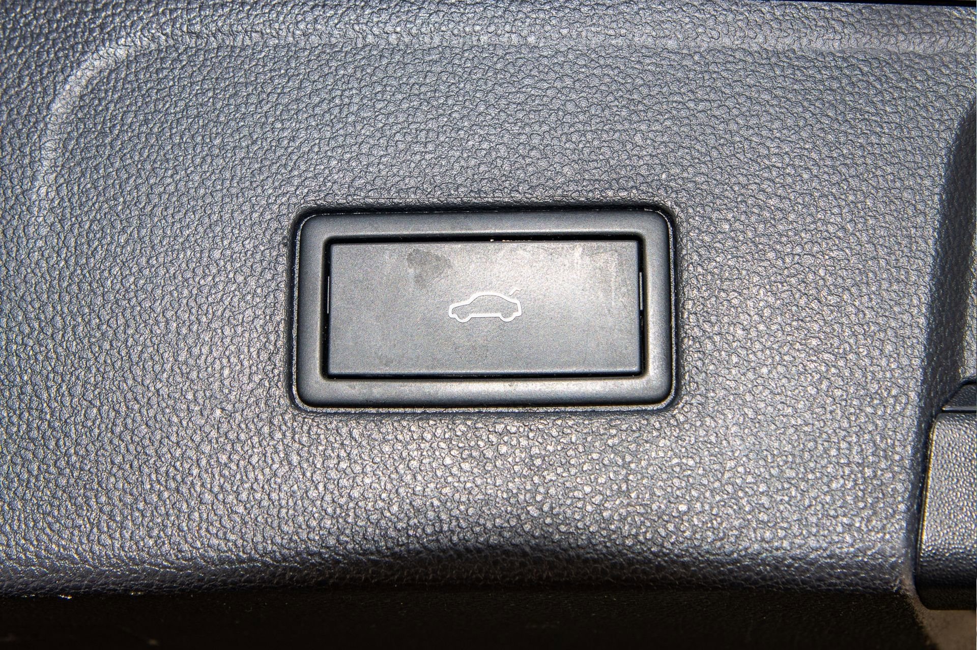 Used 2022 Volkswagen Atlas SEL Premium image 11