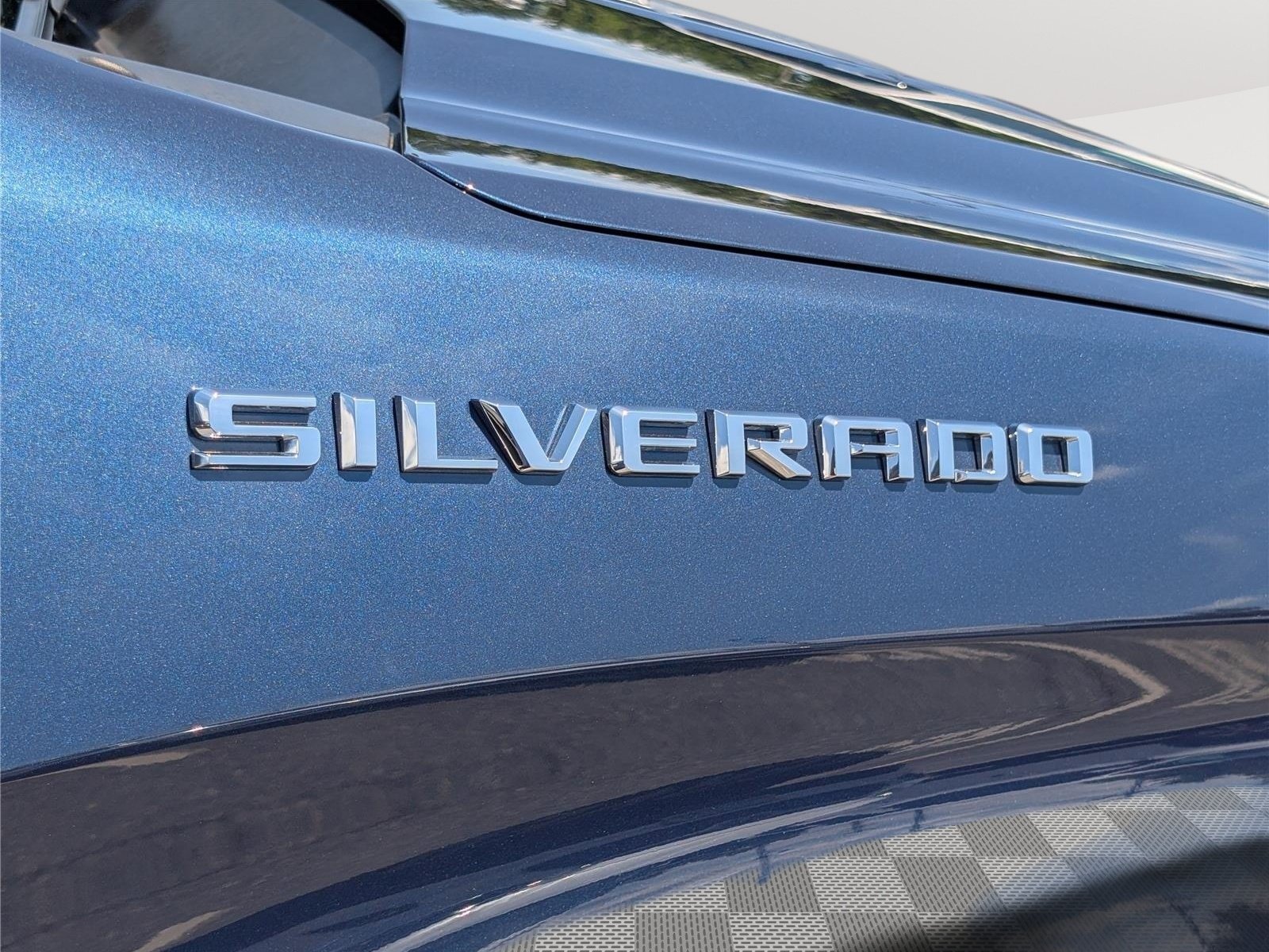 Used 2023 Chevrolet Silverado 1500 LT AWD/4WD image 9