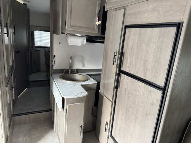 Used 2019 Chevrolet Express 4500 w/ RV Package RWD image 10