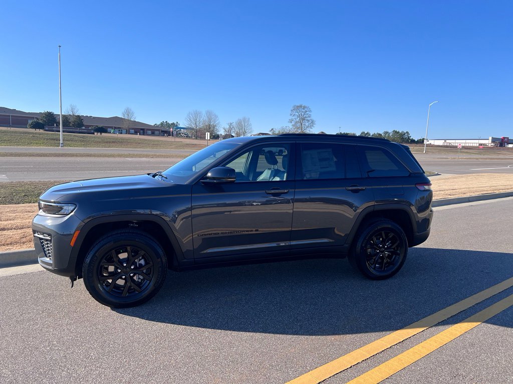 New 2026 Jeep Grand Cherokee Altitude AWD/4WD image 7