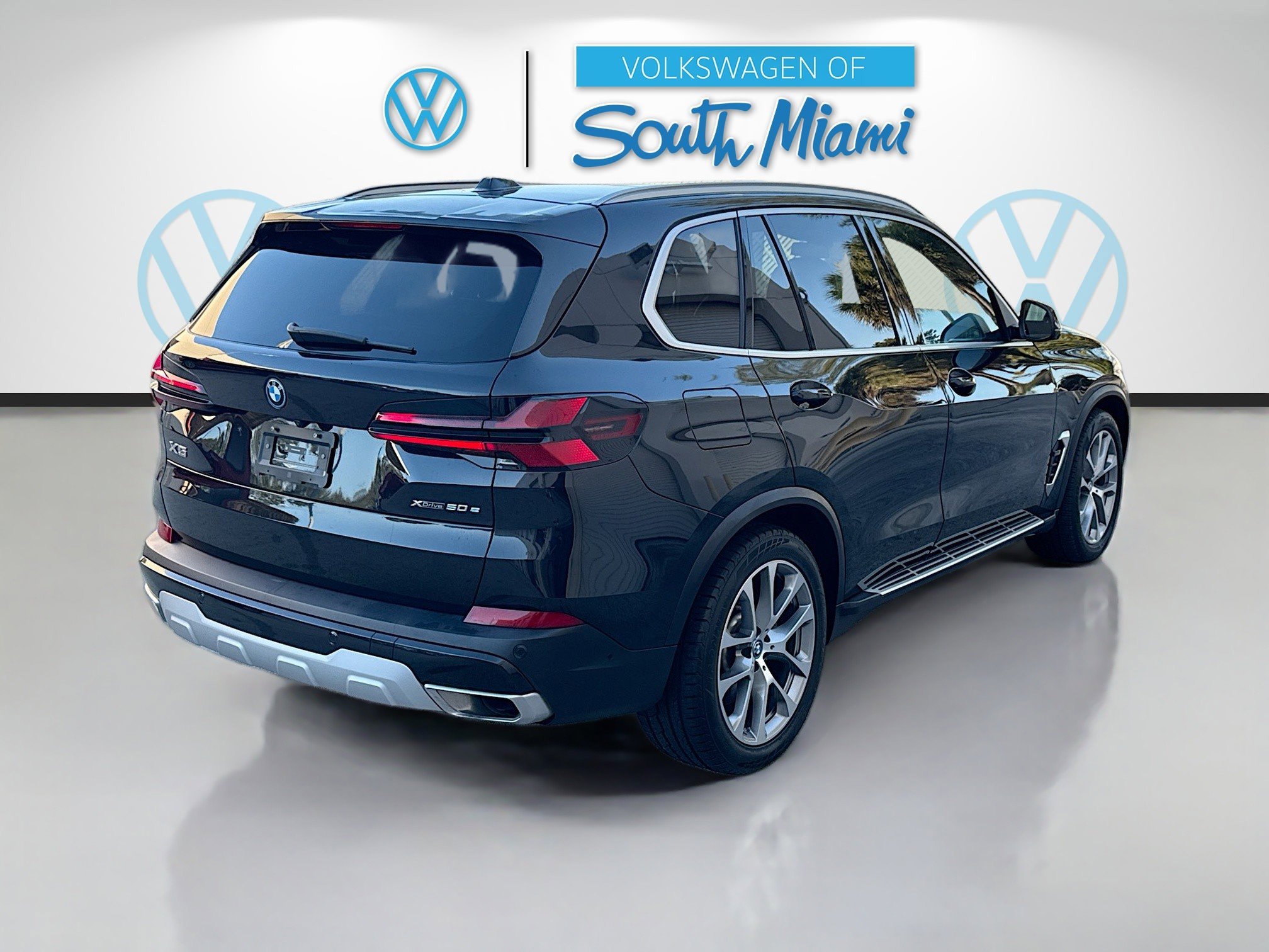 Used 2024 BMW X5 xDrive50e w/ Premium Package image 7