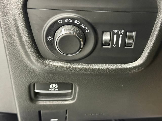 Used 2021 Jeep Grand Cherokee L Laredo w/ Luxury Tech Group I AWD/4WD image 37