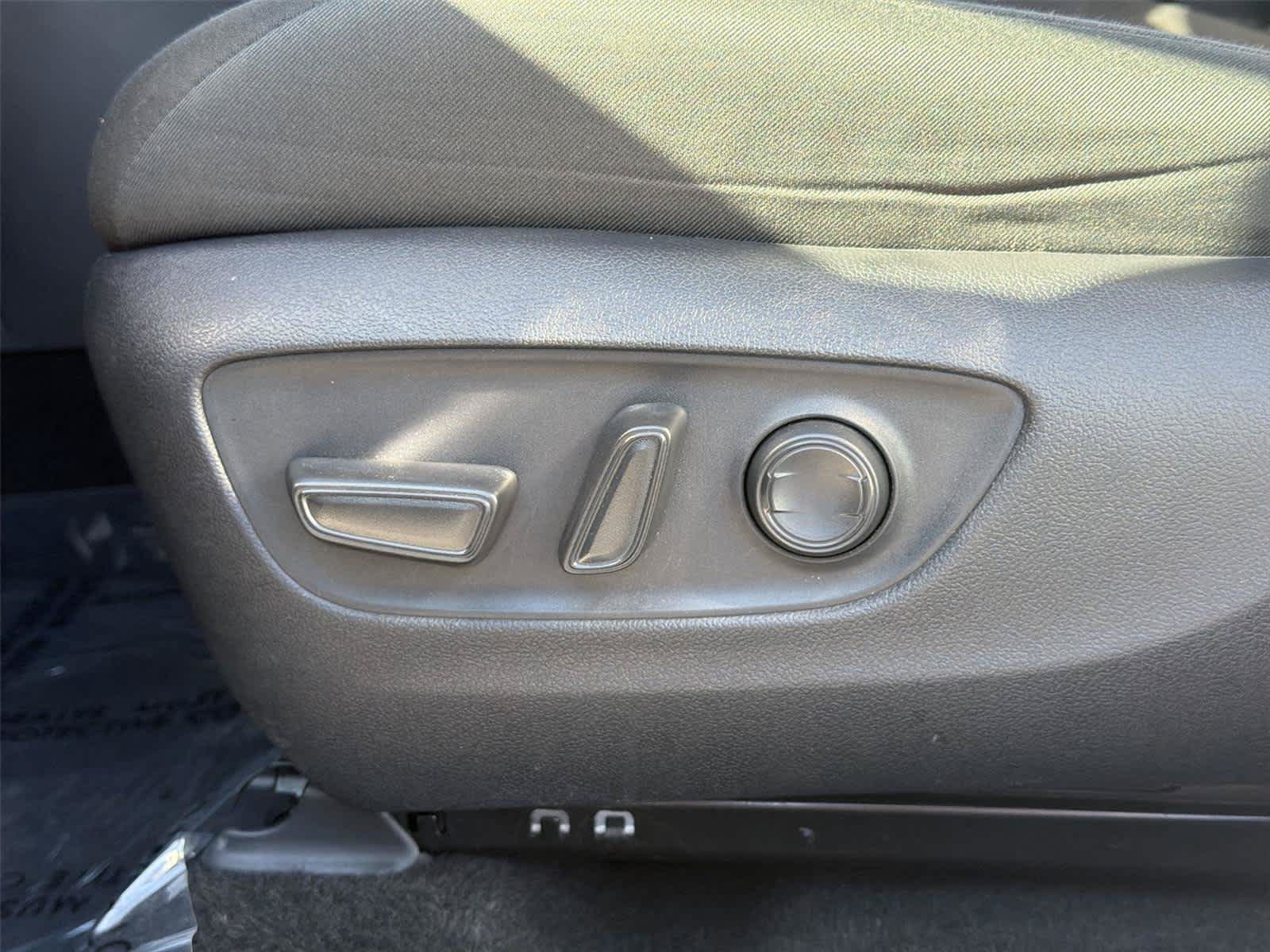 Used 2025 Toyota RAV4 XLE FWD image 24