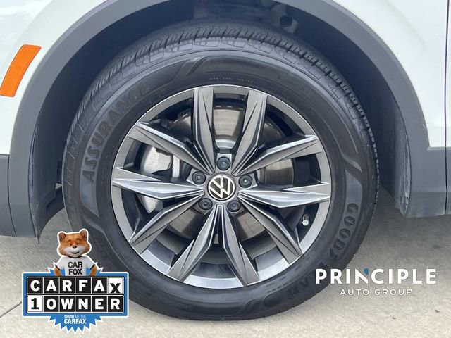 Used 2022 Volkswagen Tiguan SE w/ Panoramic Sunroof Package image 6