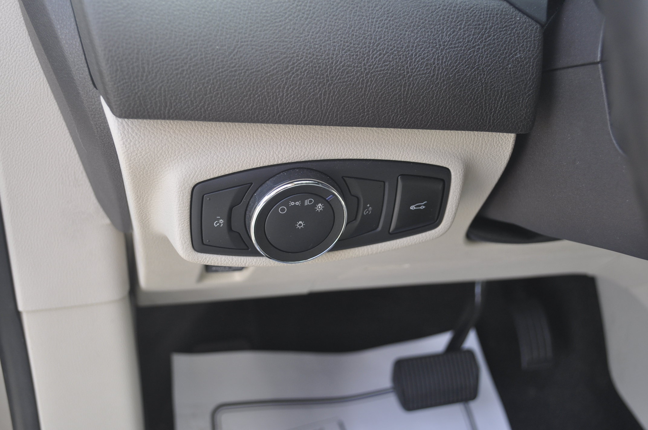 Used 2019 Lincoln MKC Select w/ Select Plus Package AWD/4WD image 17