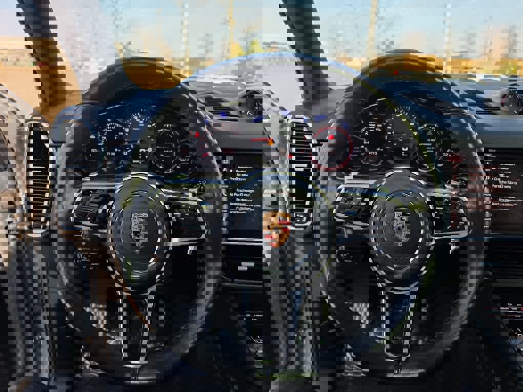 Used 2021 Porsche Cayenne AWD/4WD image 12