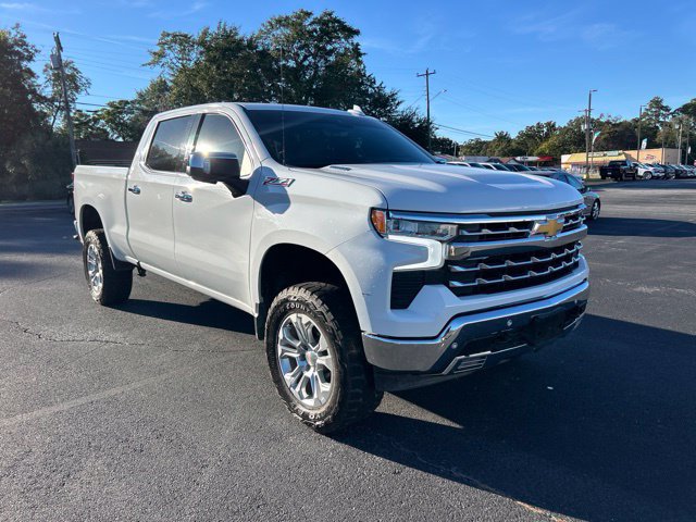 Used 2025 Chevrolet Silverado 1500 LTZ AWD/4WD image 6