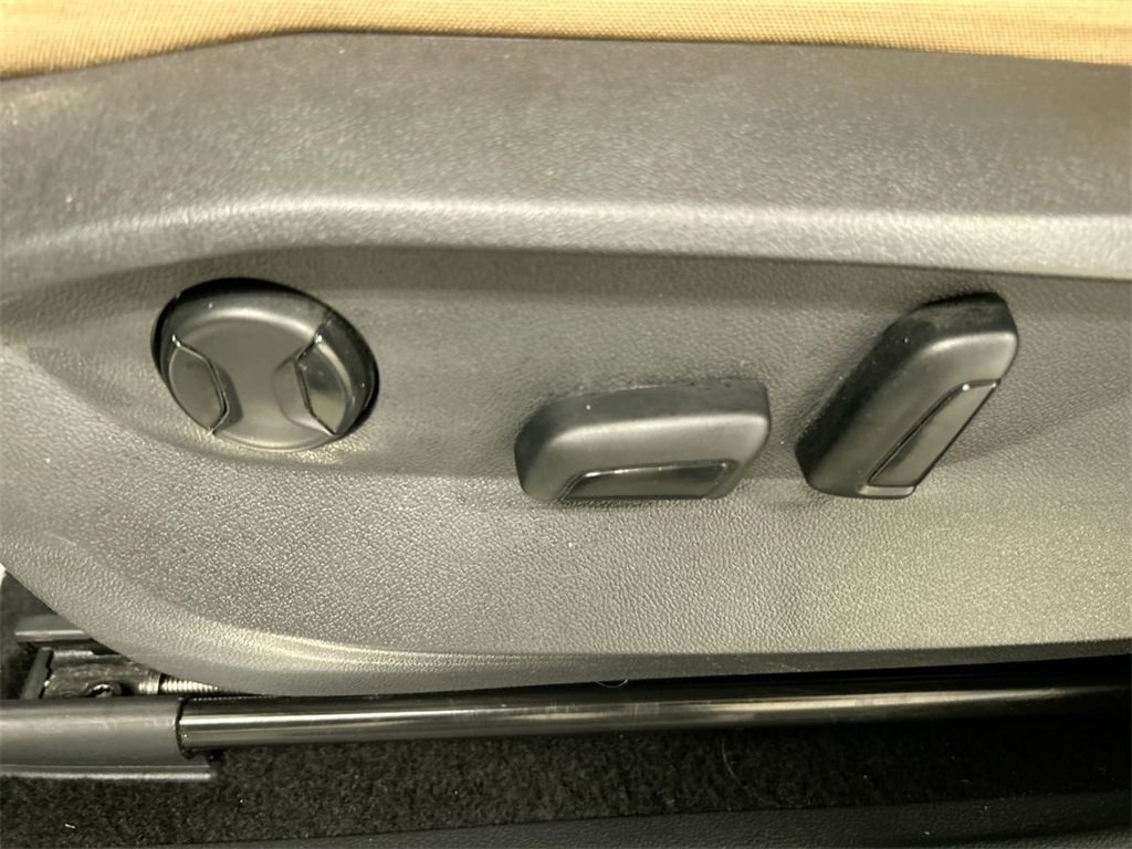 Used 2023 Volkswagen Tiguan SE R-Line image 10