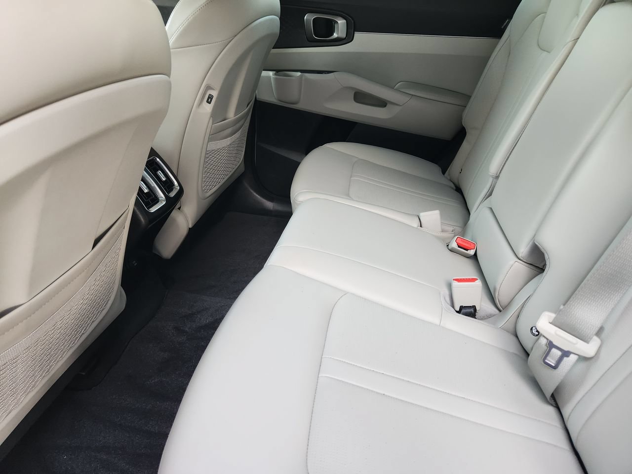 Used 2025 Kia Sorento S FWD image 28