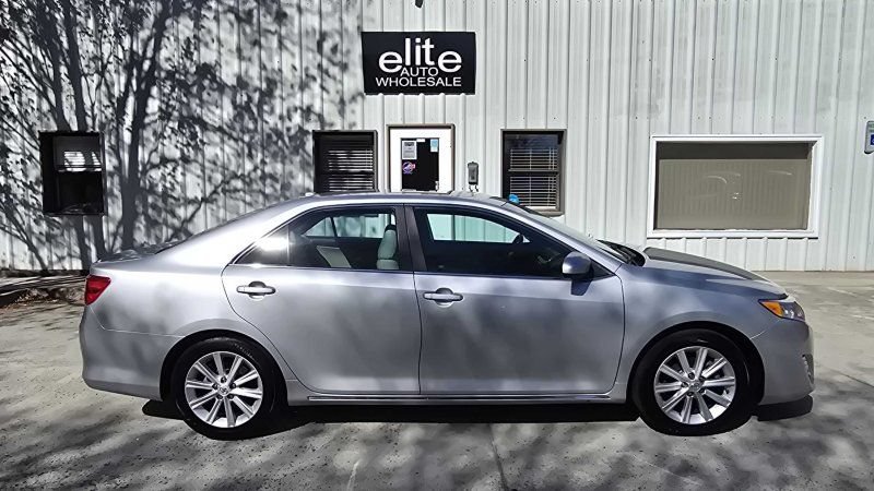 Used 2012 Toyota Camry XLE w/ Leather Pkg FWD image 6