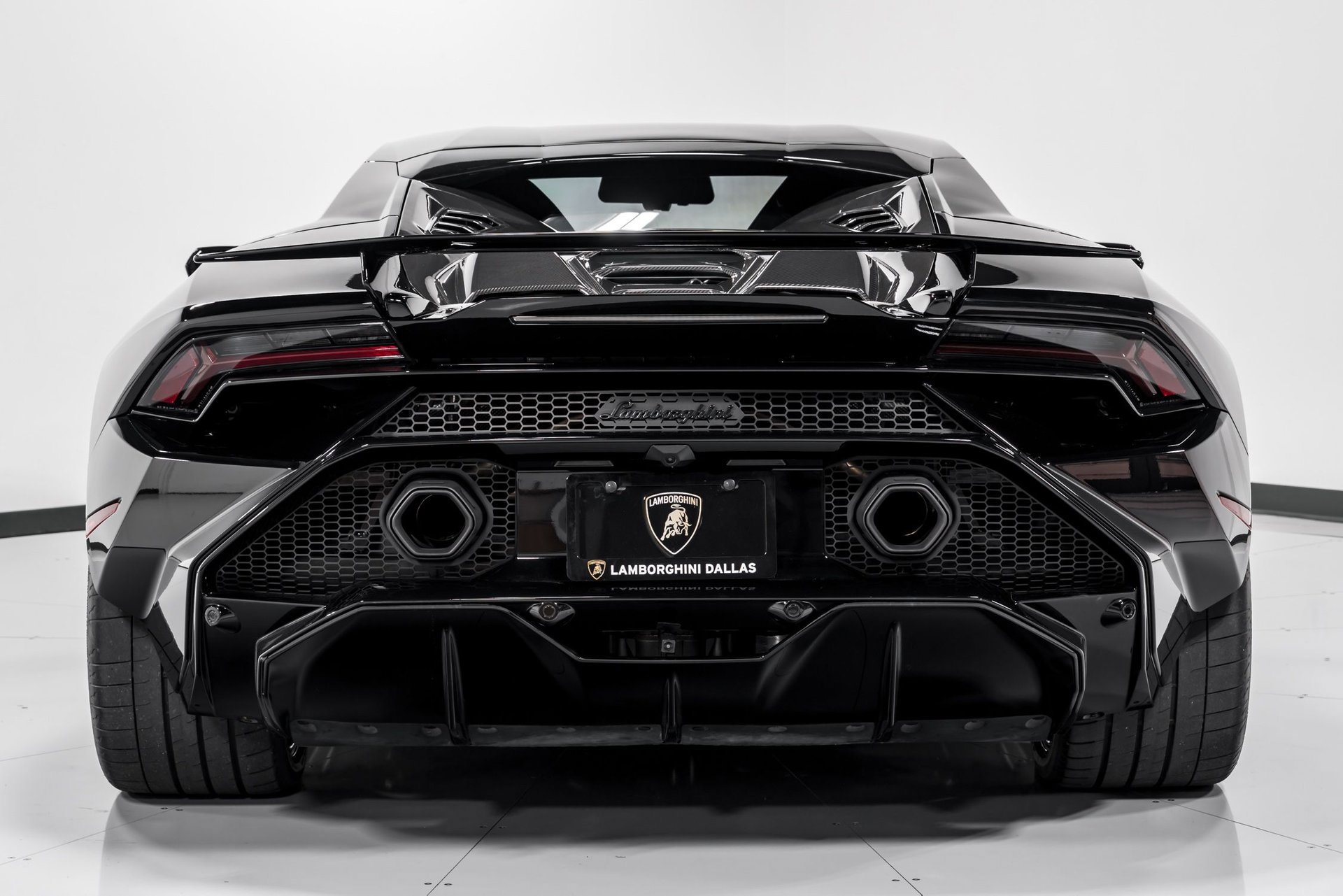 Used 2023 Lamborghini Huracan Tecnica image 4