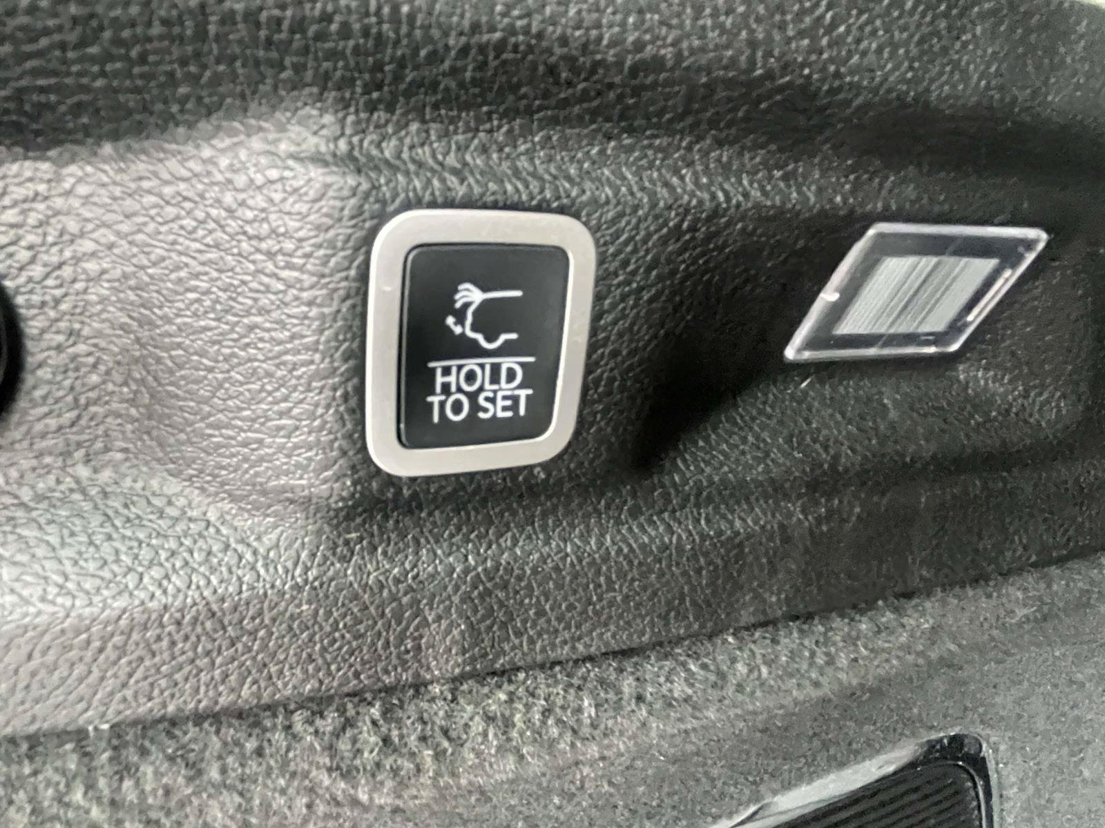 Certified 2025 Jeep Grand Cherokee L Summit w/ Obsidian Package AWD/4WD image 6