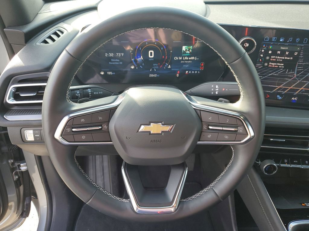 Used 2025 Chevrolet Traverse LT image 29