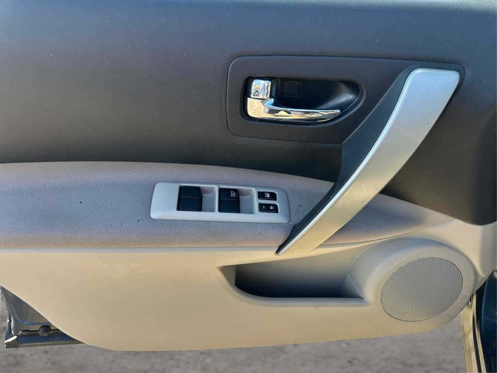 Used 2012 Nissan Rogue S AWD/4WD image 28