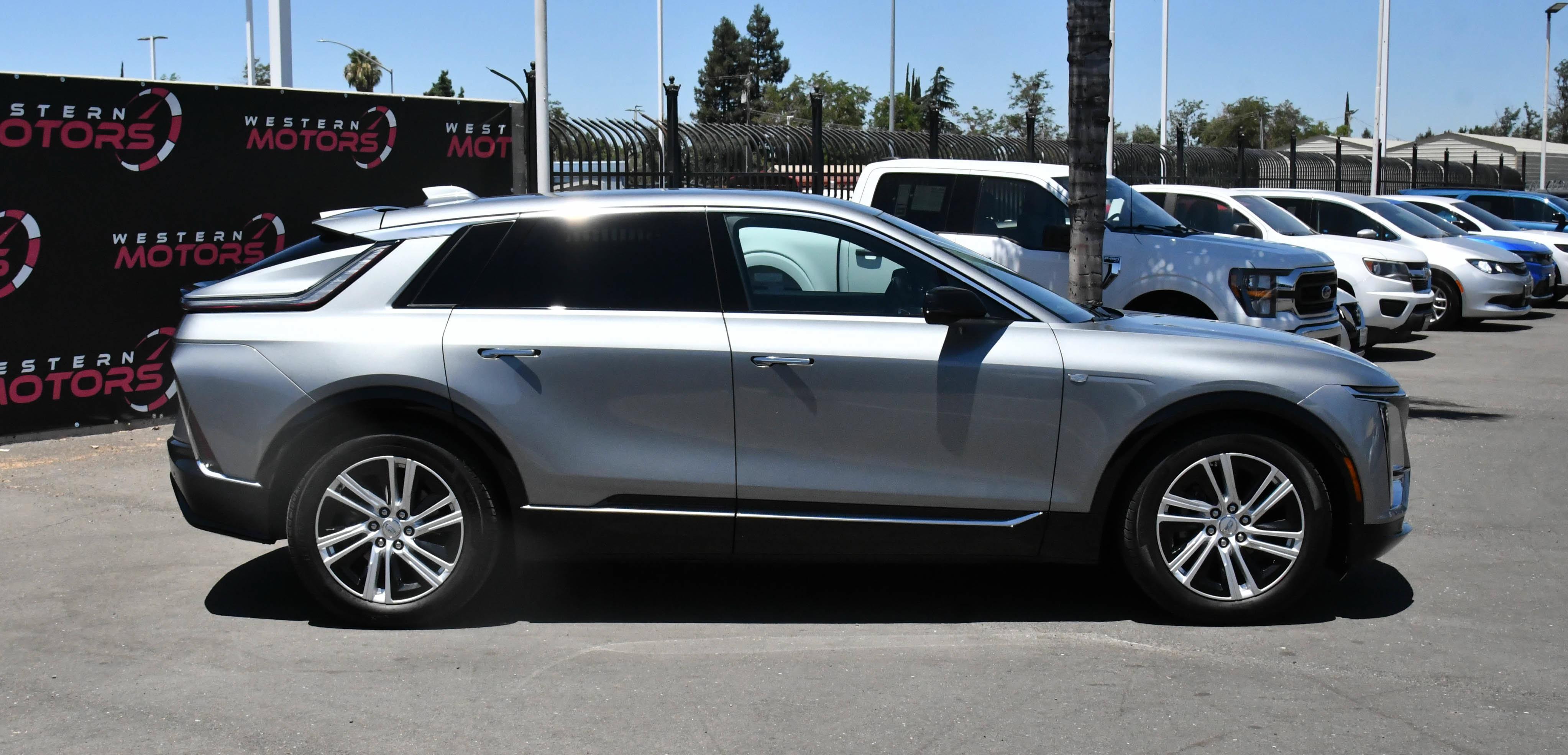 Used 2024 Cadillac Lyriq Tech RWD image 9