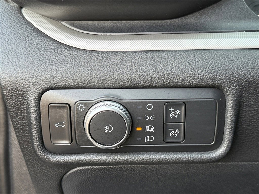 Used 2020 Ford Explorer XLT w/ Equipment Group 202A image 20