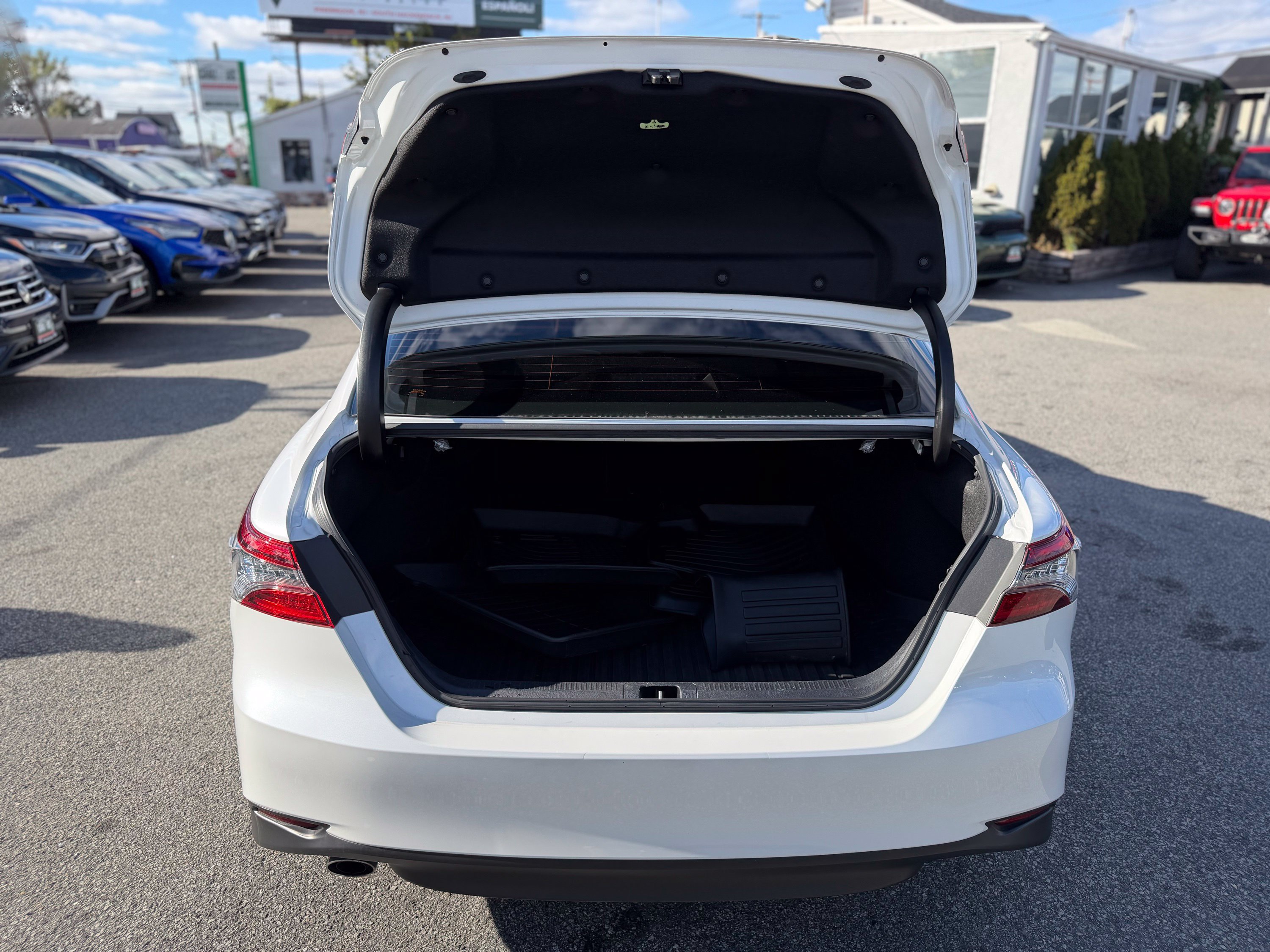 Used 2021 Toyota Camry XLE w/ Navigation Upgrade Package FWD image 9
