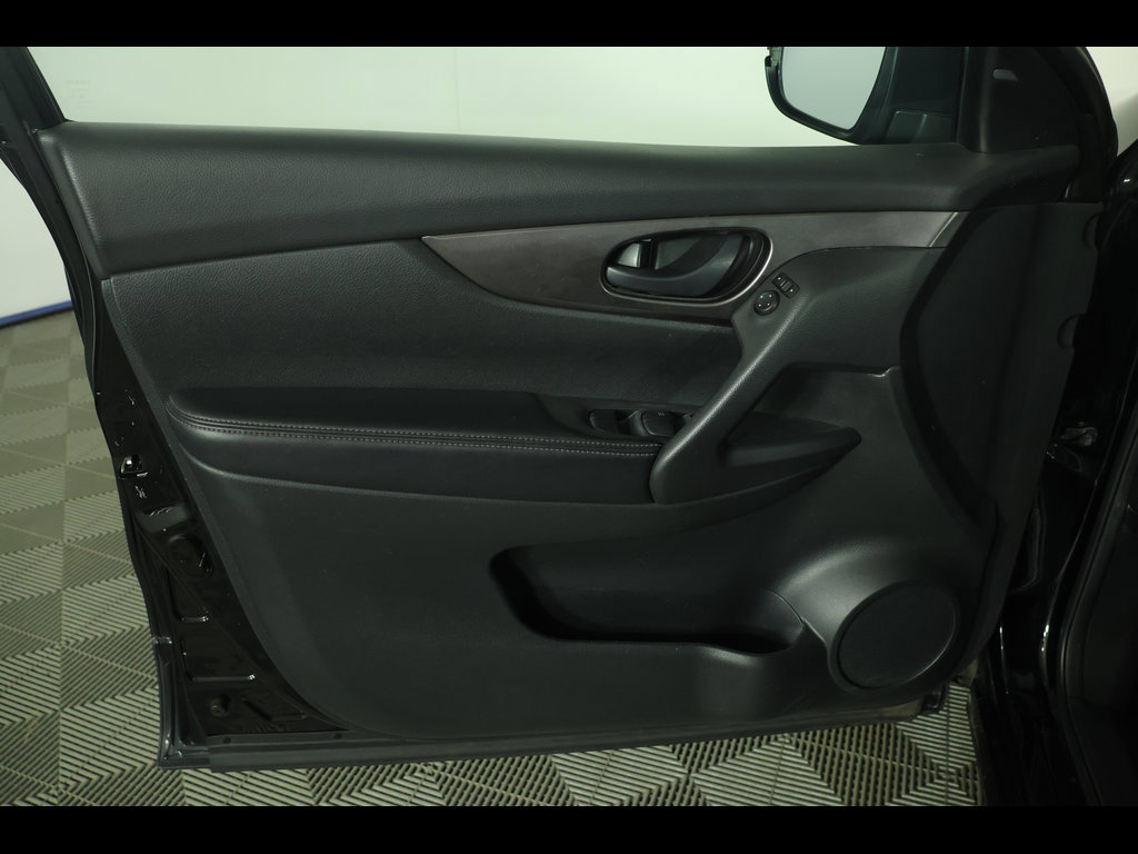 Used 2018 Nissan Rogue Sport S FWD image 17