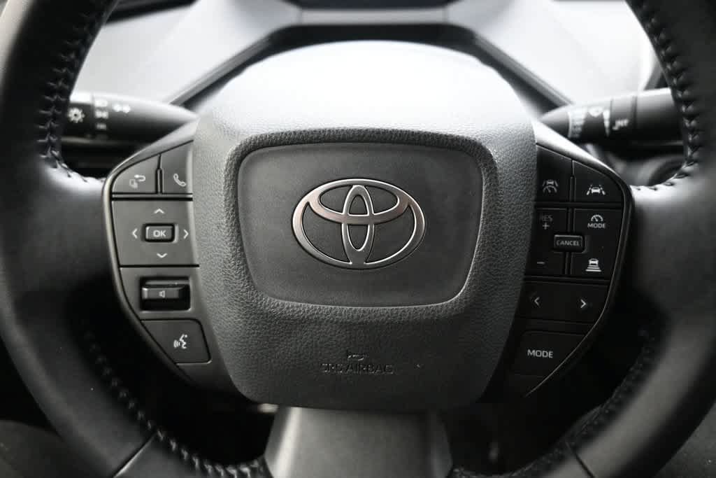 Certified 2025 Toyota Prius LE FWD image 19