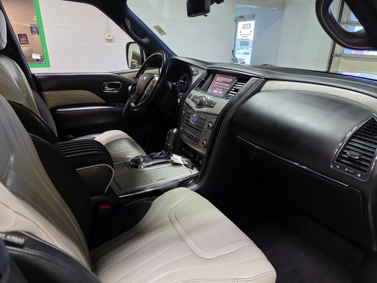 Used 2019 INFINITI QX80 Limited w/ All-Season Package image 30