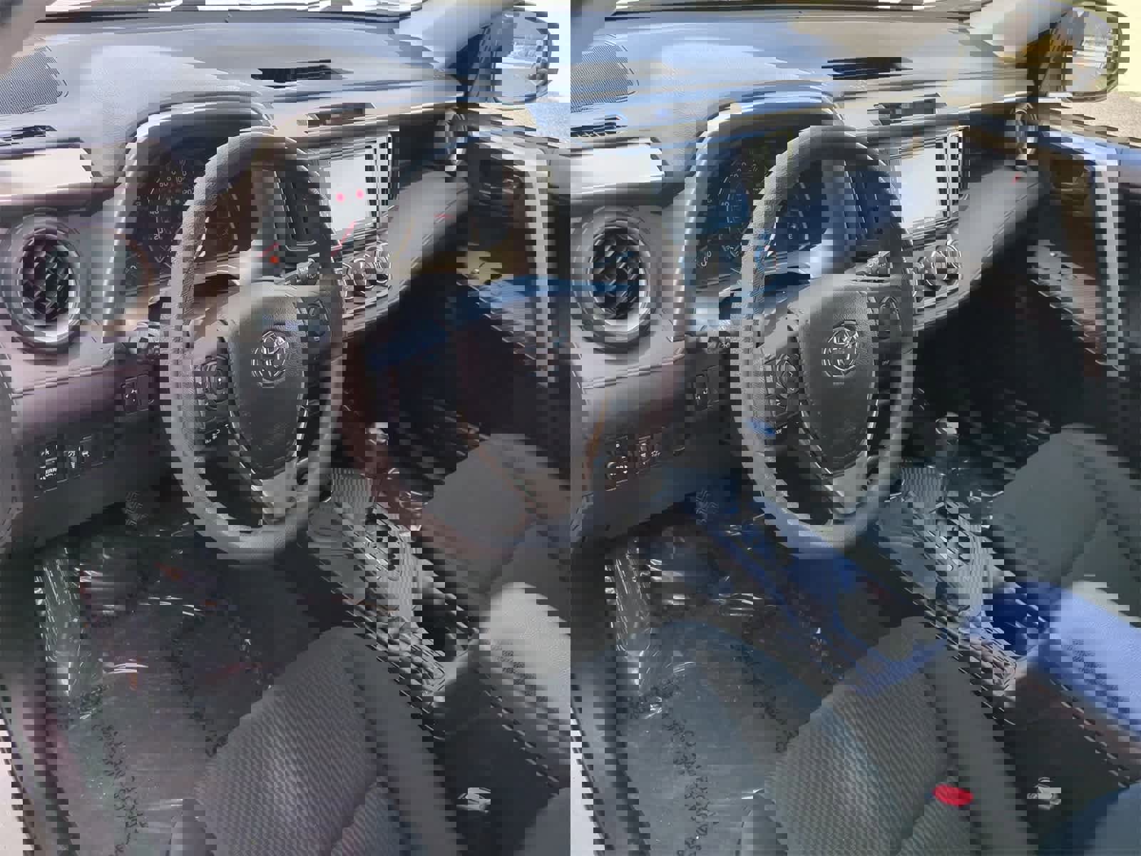 Used 2015 Toyota RAV4 LE image 10