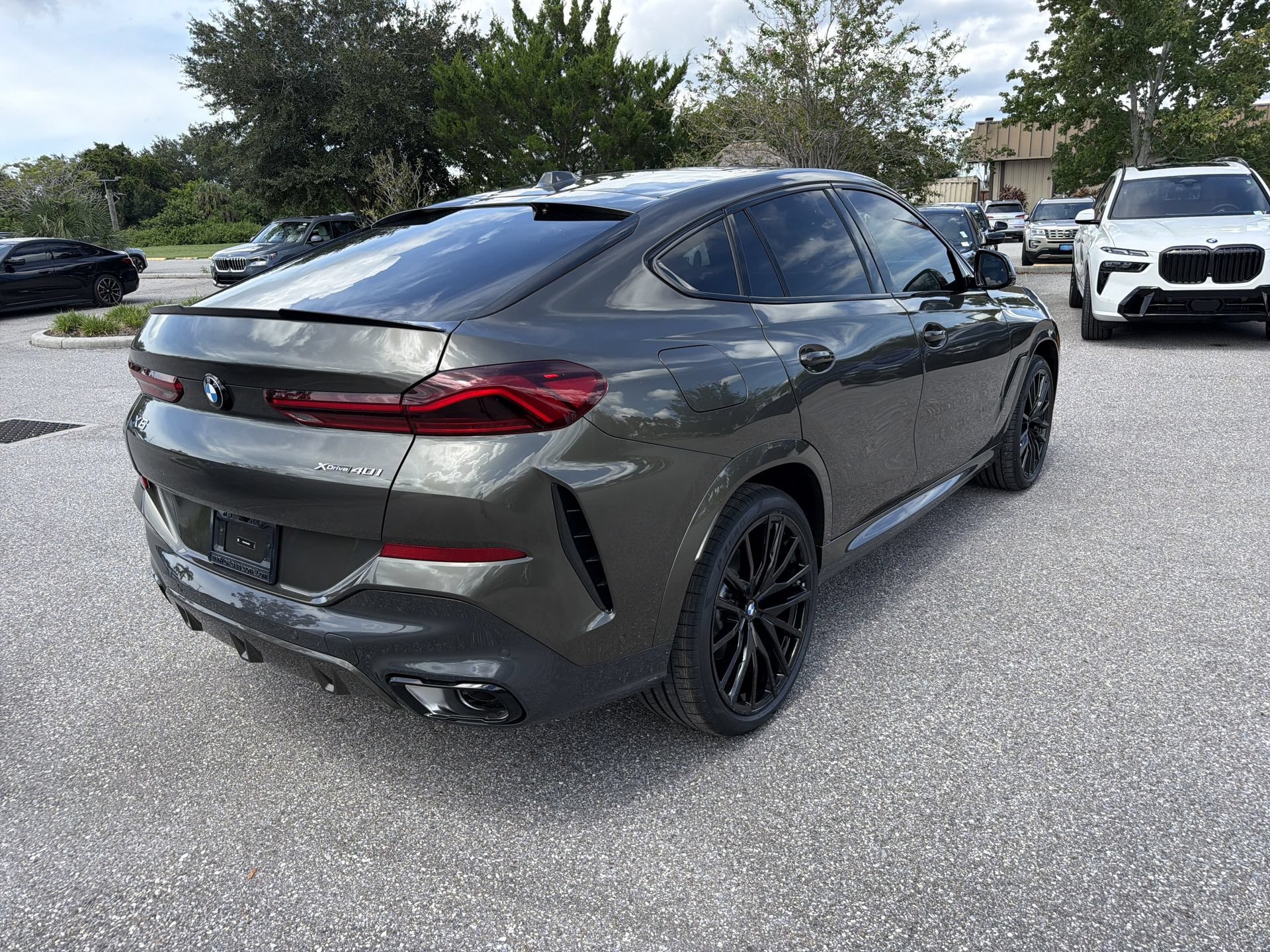 New 2027 BMW X6 xDrive40i w/ Executive Package AWD/4WD image 4