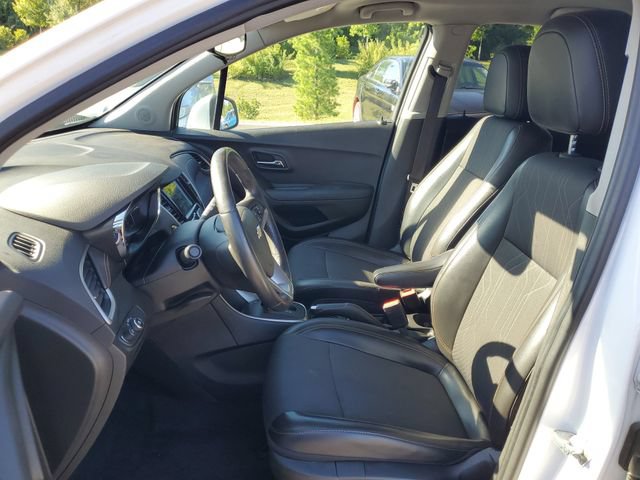 Used 2018 Chevrolet Trax LT w/ LT Convenience Package FWD image 11