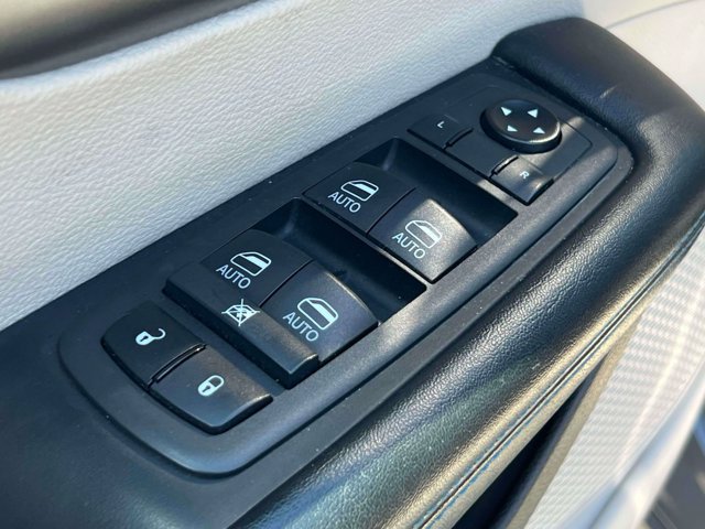 Used 2021 Chrysler Pacifica Touring-L w/ Uconnect Theater Family Group AWD/4WD image 19