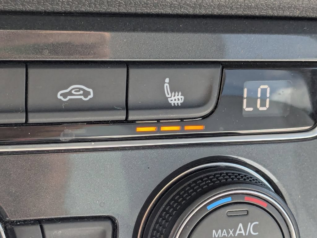 Used 2019 Volkswagen Tiguan SE w/ Panoramic Sunroof Package FWD image 11