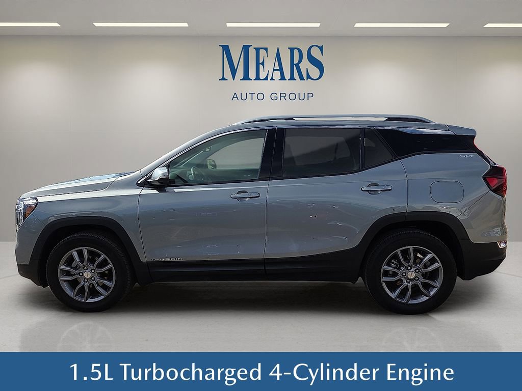 Used 2024 GMC Terrain SLT image 3